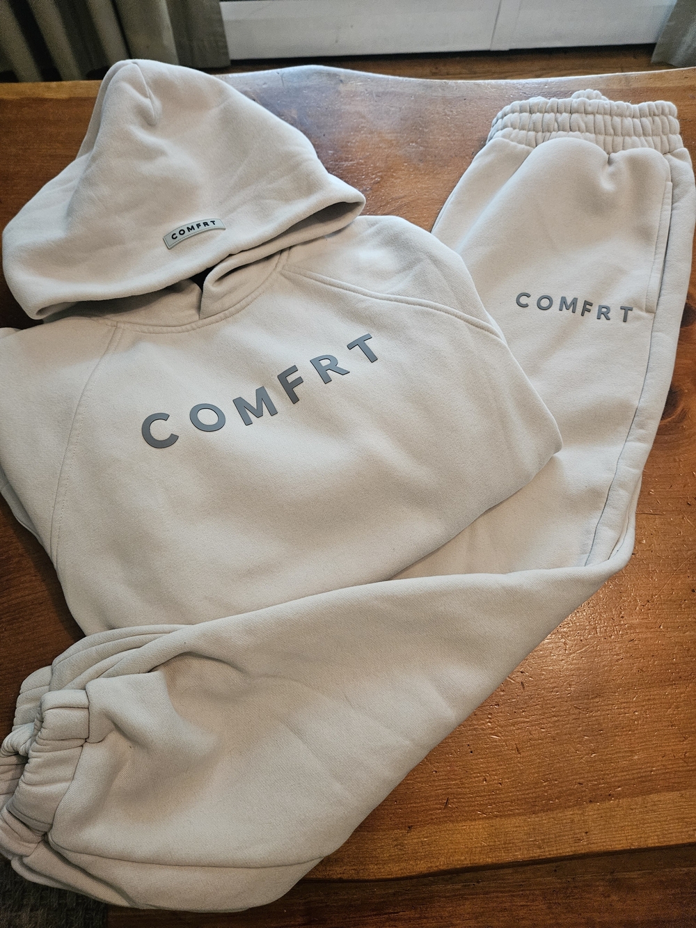 COMFRT Women’s Cream Crewneck Sweatshirt/Pants.